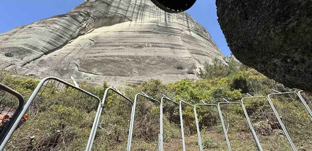 Eργασίες αναβάθμισης του φωτισμού των βράχων 